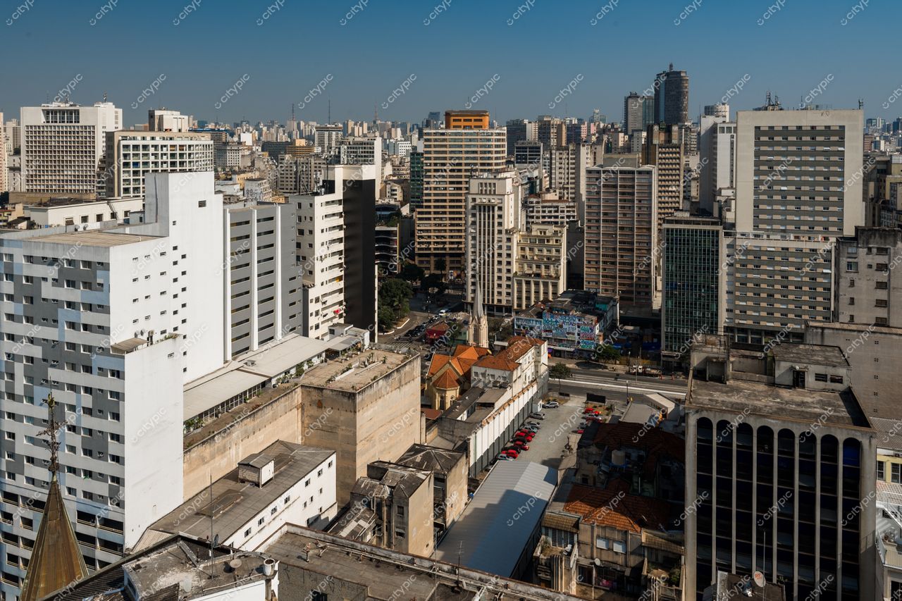 São Paulo, São Paulo, vista panorâmica da densidade urbana com edifícios variados em dia claro e céu azul
