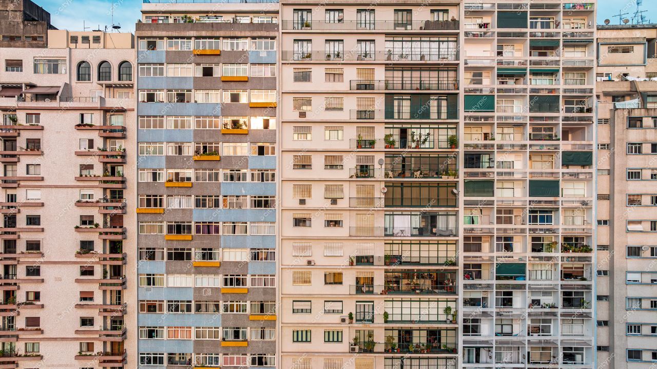 São Paulo, São Paulo, fachada de edifícios residenciais com diversidade arquitetônica e luz do sol ao entardecer